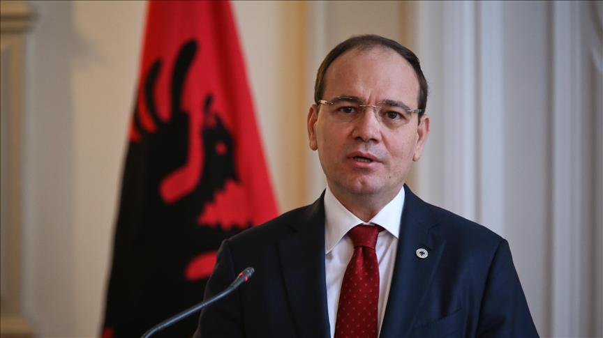 Nishani dekreton ministrat, pritet votimi në Kuvendin e Shqipërisë
