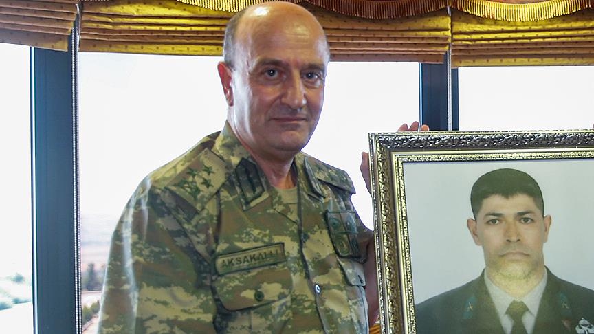 Korgeneral Aksakallı: Halisdemir'in üzerindeki örtüyü kaldırdım, alnından öptüm