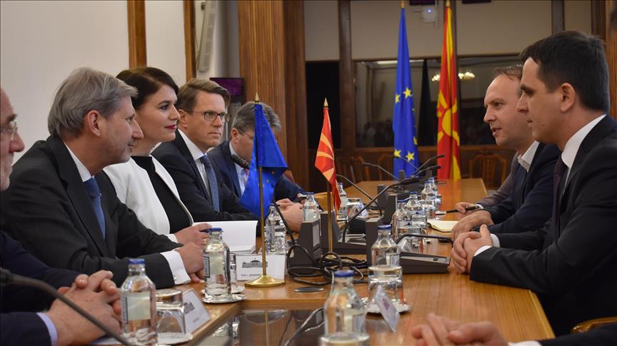 Хан на средби со политичките лидери во Македонија