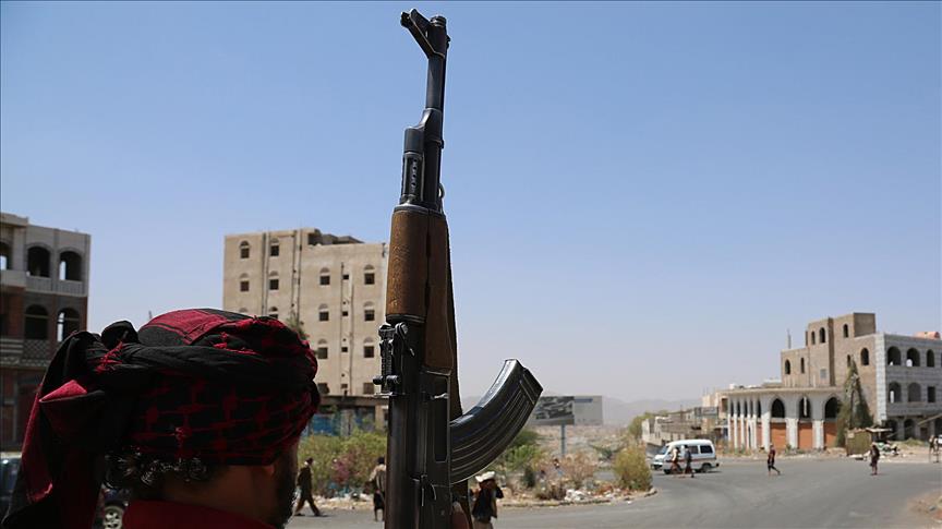 Pro-government troops, Houthis trade blows in SE Yemen