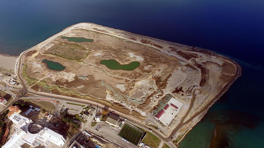 Deniz üzerine yapılan golf sahasına 1 milyon taş