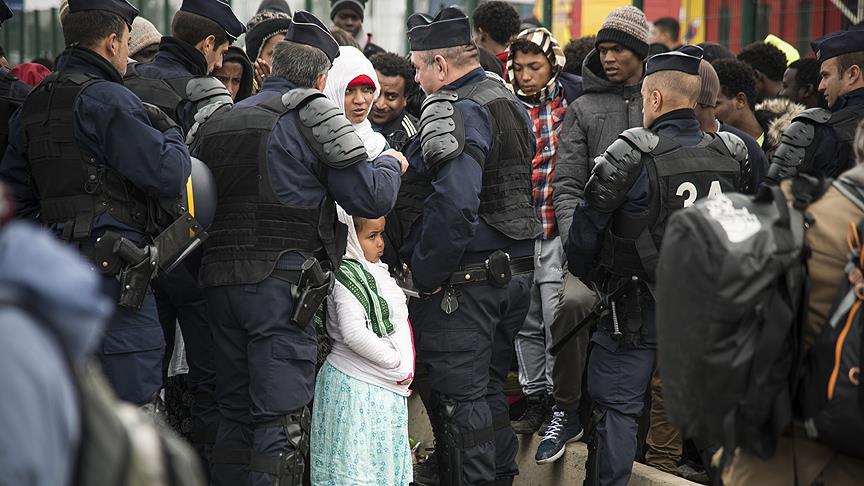Fransa’da 'sığınmacılara yemek dağıtımı yasağı' iptal edildi