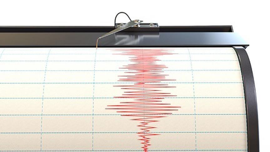 Endonezya'da 6,4 büyüklüğünde deprem