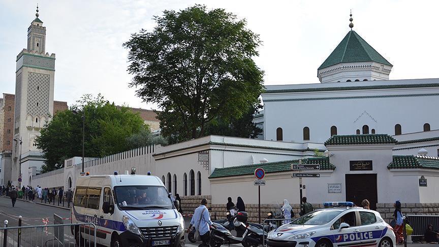 Полиция опечатала мечеть под Парижем 