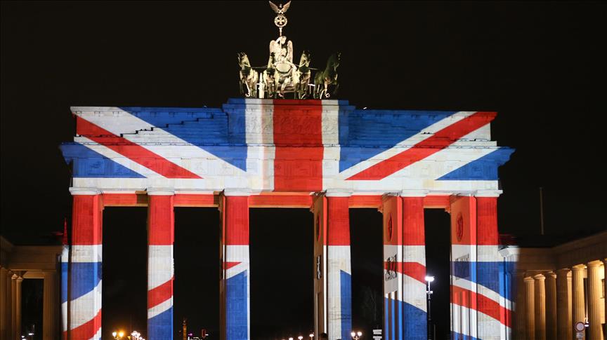 Brandenburška kapija u Berlinu u bojama zastave Velike Britanije