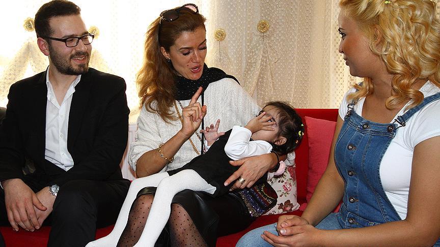 Tuğba Özay'dan engelli İlayda'ya moral ziyareti