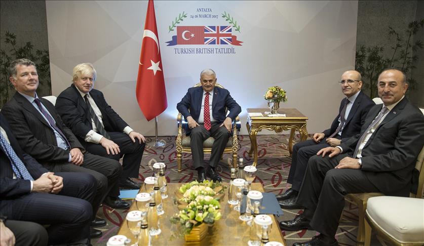حضور نخست‌ وزیر ترکیه در نشست انجمن ترکیه-انگلستان