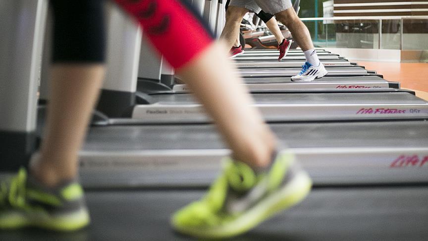 150 دقيقة من الرياضة أسبوعيًا تقلل أعراض مرض الشلل الرعاش (دراسة)
