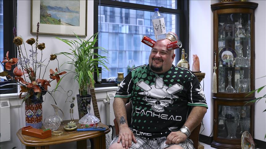 Amerikani merr epitetin "x-man", i ngjiten në kokë sendet prej metali dhe plastike