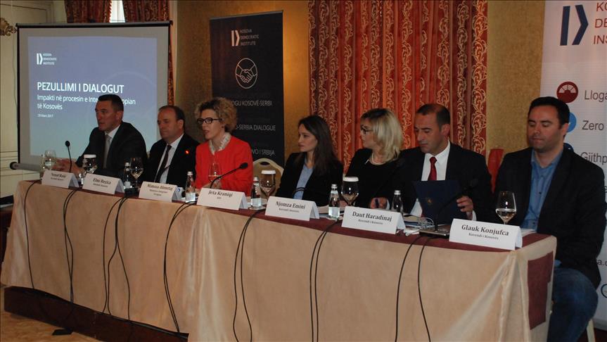 Prishtinë, debat mbi pezullimin e dialogut dhe procesin e integrimit evropian