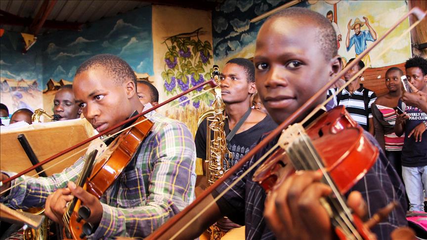 Kenya's slum children get encouragement to pursue music
