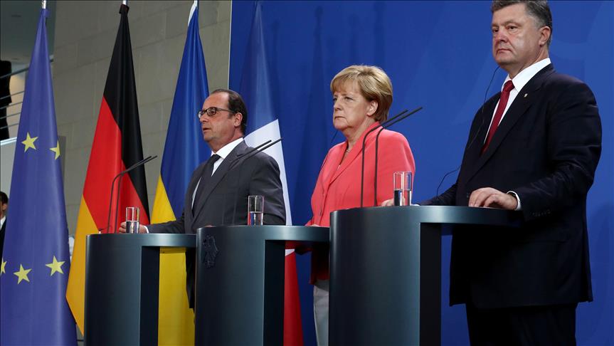 Poroshenko, Merkel, Hollande discuss eastern Ukraine