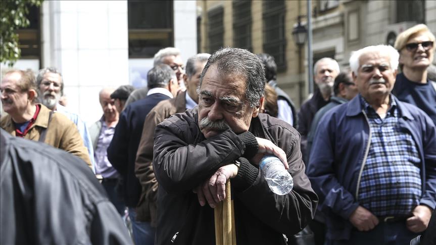 Grèce: Les retraités manifestent contre la baisse de leur pension