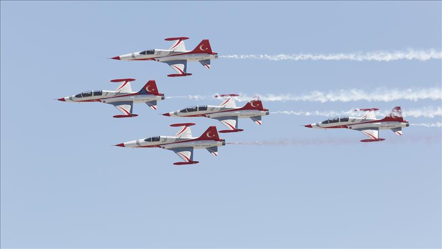 Türk Yıldızları'nın gökyüzündeki çeyrek asrına özel tasarım