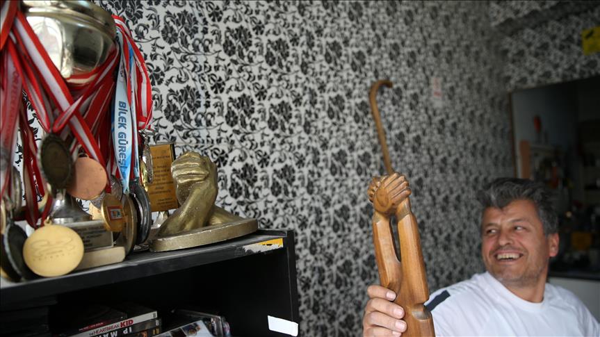 Bedenini taşıyan bileklerini kimse bükemiyor