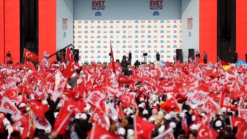 براً وبحراً.. ملايين الأتراك يحتشدون في إسطنبول دعماً للتعديلات الدستورية