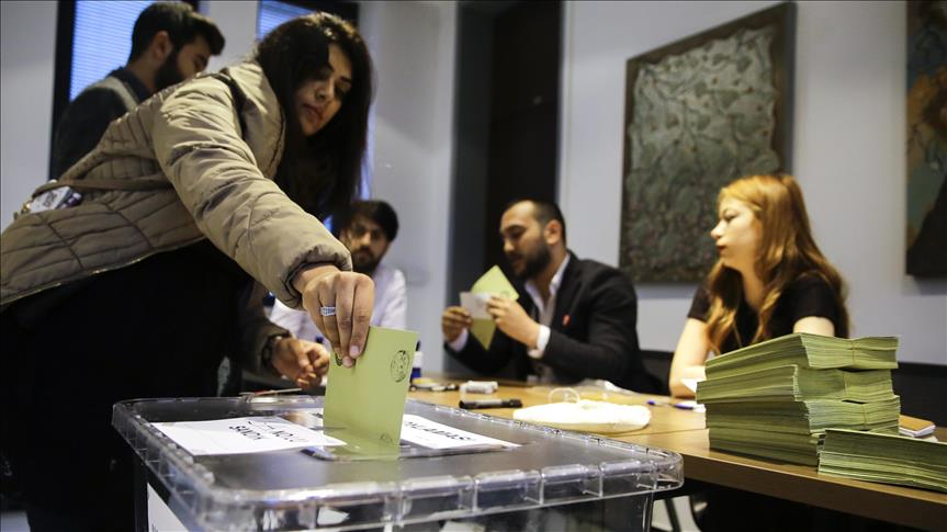Makedonya ve Bosna Hersek'te oy verme işlemi başladı