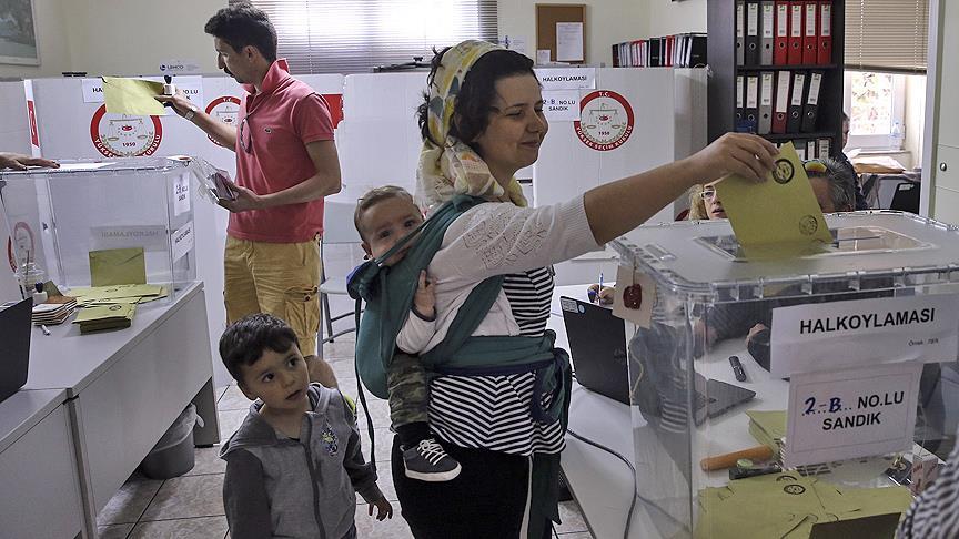 Yurt dışında 1 milyon 241 bin seçmen oy kullandı