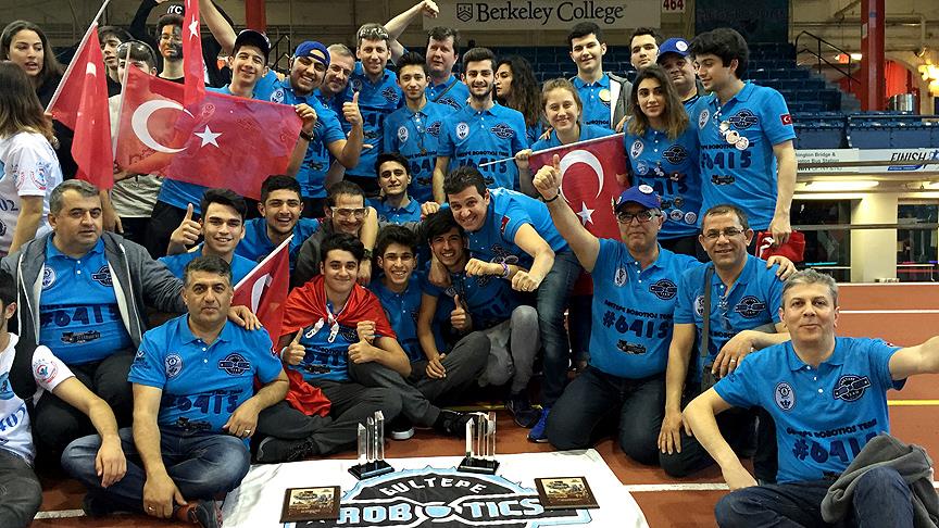Gültepe öğrencileri ABD'deki robot yarışmasından iki ödülle dönüyor