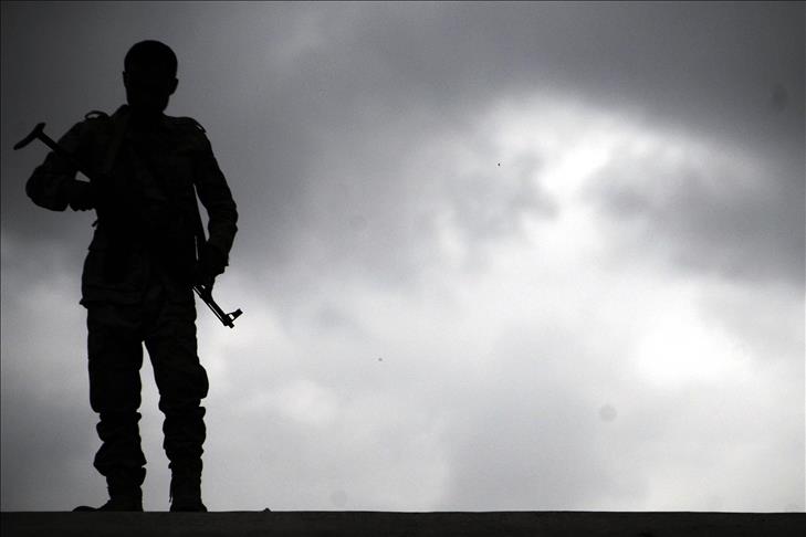 Yemeni army, Houthis trade blows in eastern Sanaa
