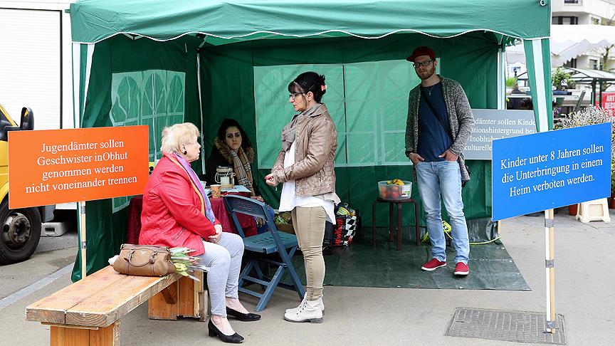 Çocukları ellerinden alınan aileler AB kurumları yakınında çadır kurdu