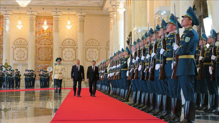 Kazakhstan, l'armée prête en cas de guerre