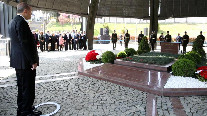 أردوغان: "تورغوت أوزال" لعب دورًا هامًا في إحياء ديمقراطية تركيا         