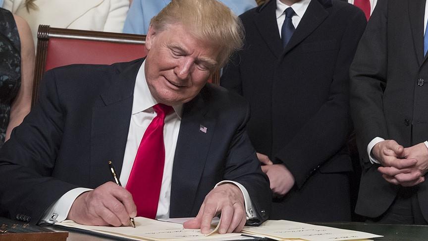 Trump signs order curbing foreign workers