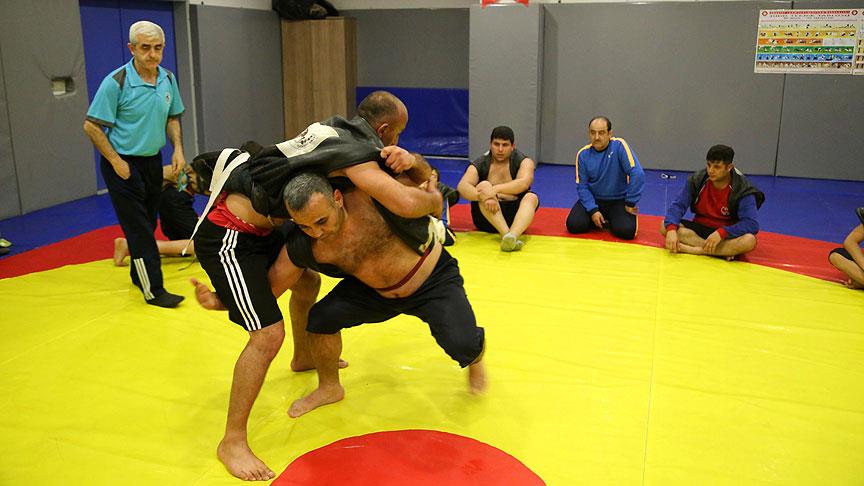 Tarihi aba güreşi geleneği sürdürülüyor