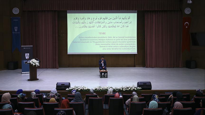 "Vahyin Işığında Kadının Hikayesi: İnsanlığın Hikayesi" konferansı düzenlendi