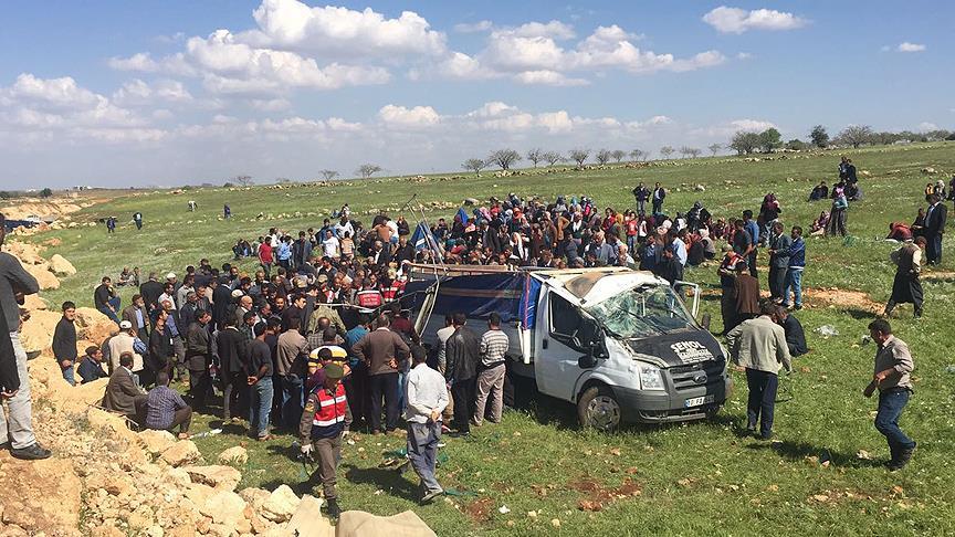 Şanlıurfa'da kamyonet devrildi: 4 ölü, 8 yaralı