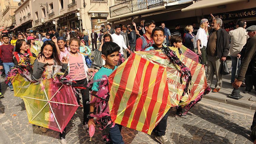 انطلاق مهرجان الطائرات الورقية في ماردين التركية