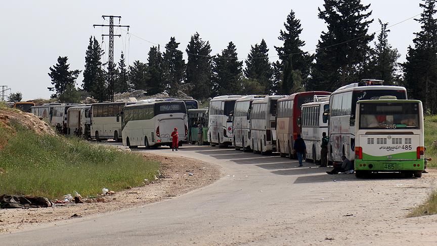 Şam ve İdlib'den tahliye edilen 3 bin 700 kişi kalacakları yerlere ulaştı