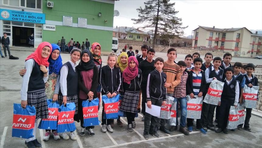Görevlendirme yapılan belediyeden öğrencilere yardım