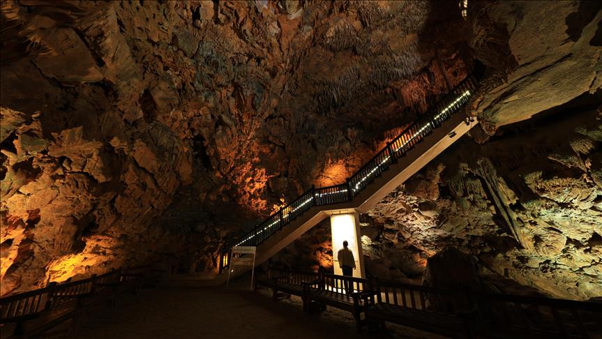 Binlerce yıllık mağara şifa arayanların ilgi odağı