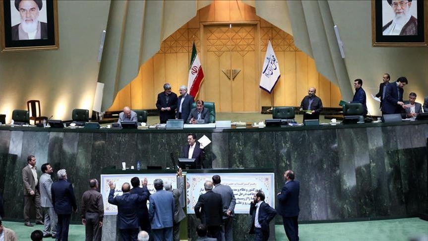 هشدار مجلس ایران نسبت به قاچاق خاک استان فارس و جزیره هرمز