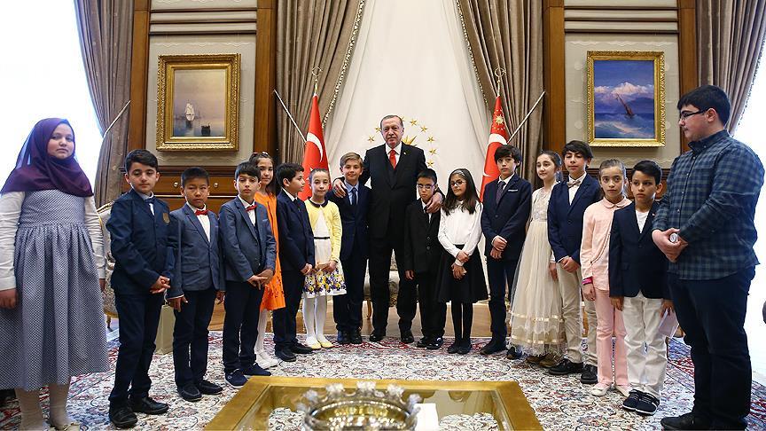 Cumhurbaşkanı Erdoğan çocukları kabul etti 