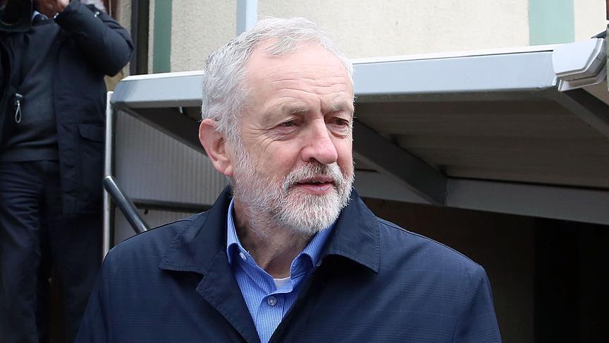 زعيم حزب العمال البريطاني يعد بتعليق الضربات الجوية في سوريا 