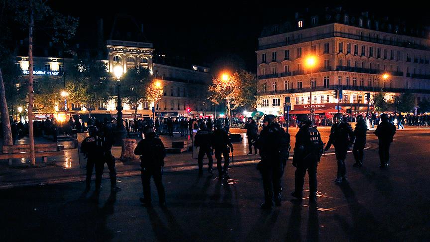 Fransa'da Le Pen ve Macron protestosu