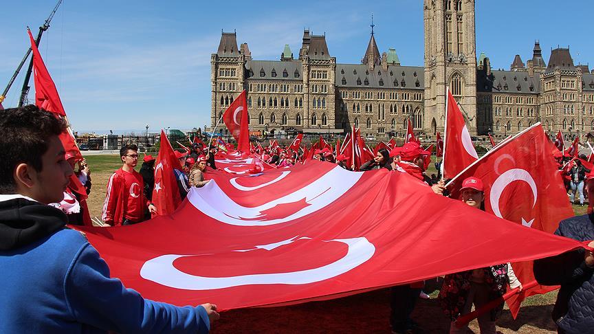Kanadalı Türklerden '24 Nisan Barış ve Dayanışma Yürüyüşü'