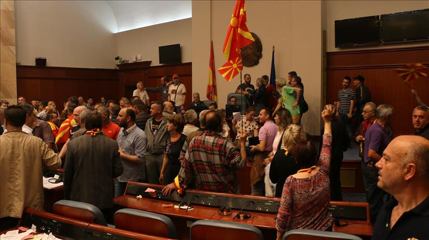 ادامه گروگانگیری در پارلمان مقدونیه و ضرب و شتم خبرنگاران
