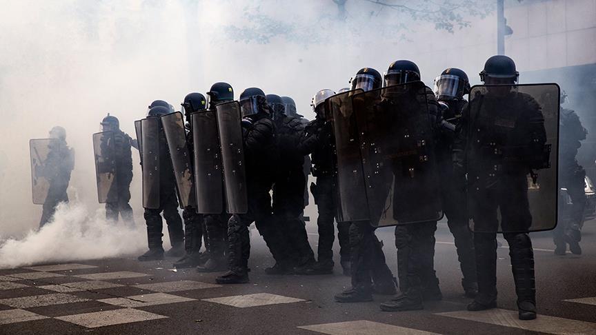 اشتباكات بين الشرطة الفرنسية وطلاب مناهضون لـ"ماكرون" و"لوبان"