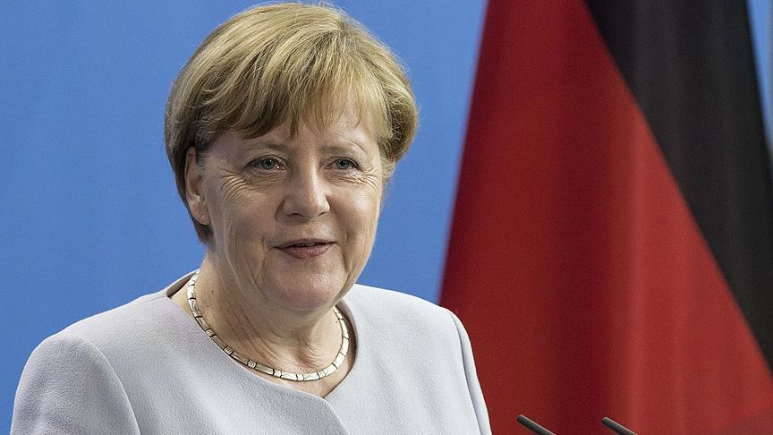 Présidentielles françaises : Merkel soutient Macron