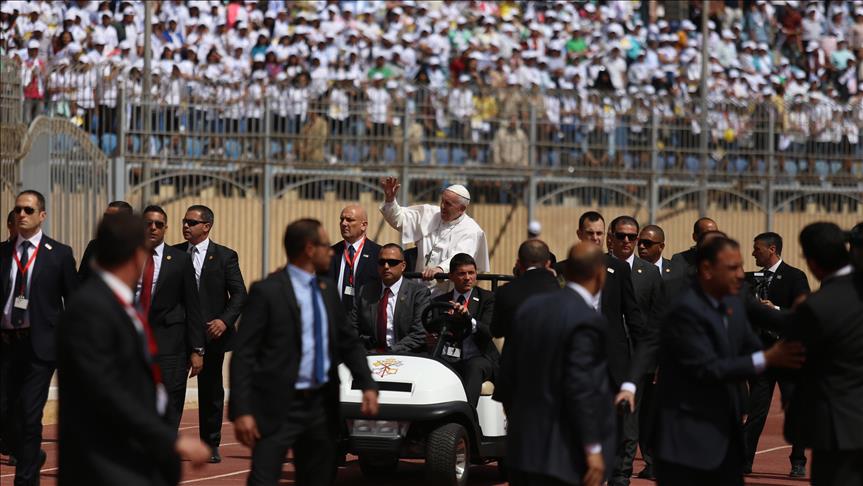 Papa Franjo predvodio misu u Kairu pred 10.000 katolika