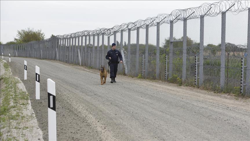 Hungaria ndërton telin e dytë me gjemba në kufi me Serbinë