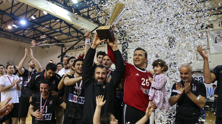 Beşiktaş Mogaz, şampiyonluk kupasını aldı