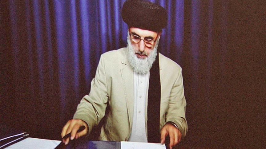 Returning Afghan leader urges Taliban to shun violence