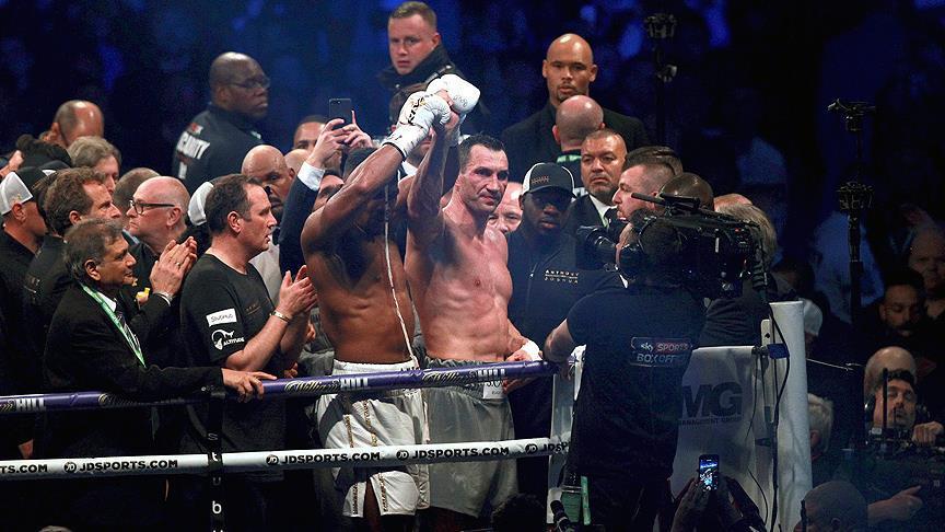 Boxe - Poids lourds: Anthony Joshua bat Vladimir Klitschko
