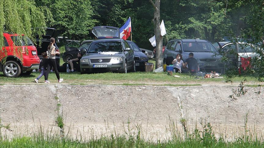 Praznik rada: Mostarci slave uz roštilj i petokrake, ljiljane i šahovnice