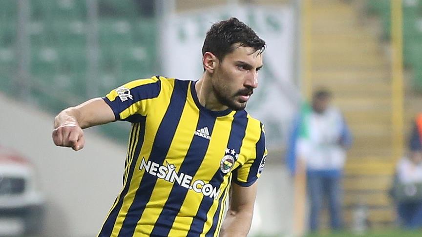 Fenerbahçeli Şener Özbayraklı sakatlandı